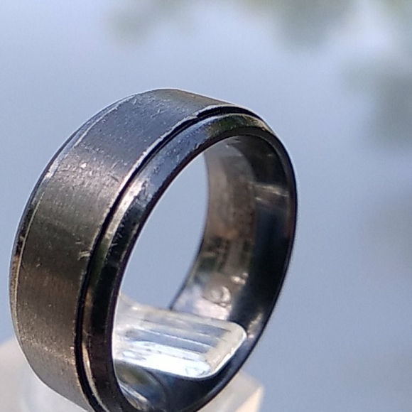 Mens Forge wedding band - Picture 4 of 6